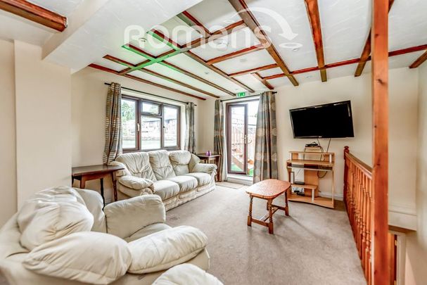 1 bedroom in a house share to rent - Photo 1