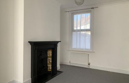 3 bedroom end of terrace house to rent - Photo 3