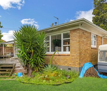 Charming 3-Bedroom Home with Spacious Yard - Photo 3