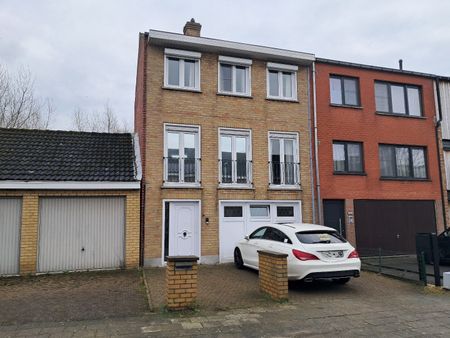 Gezellige woning met tuin, garage en 2 slaapkamers in Assebroek. - Photo 2