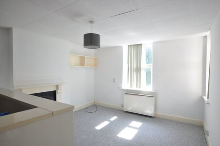 St Cyrils Road, Stonehouse, GL10 - Photo 2