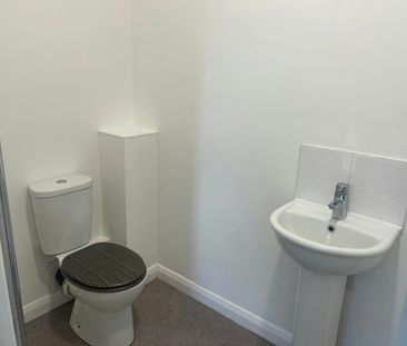 Flat to rent on - Photo 2