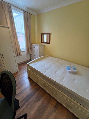 4 bedroom terraced house to rent - Photo 5