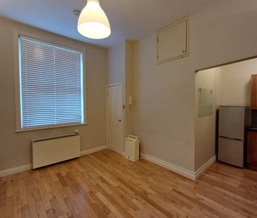 Crescent Road, Bournemouth - Photo 2