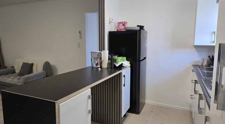 Spacious 3-Bedroom Home in Prime Papatoetoe Location - Photo 3