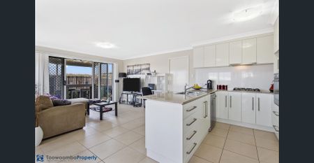 Immaculate unit in Kearneys Springs, only short stroll to local parklands and USQ! - Photo 4