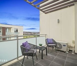 Two Bedroom Unit with Contemporary Styling and Comfort - Photo 1