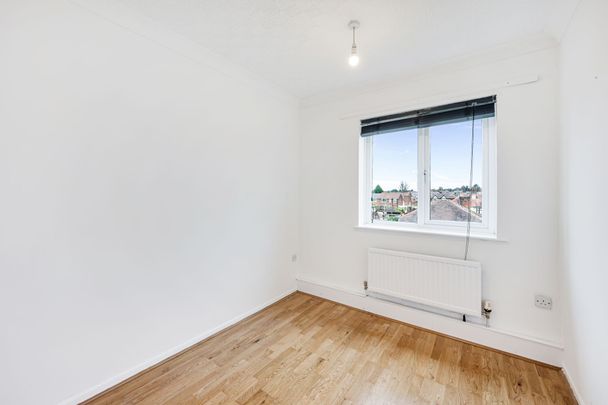 3 bed flat to rent in Moss Meadow Road, Salford, M6 8 - Photo 1