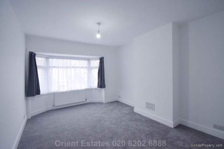 3 bedroom property to rent in London - Photo 2