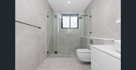 Brand New & Immaculate Five-Bedroom Home - Photo 4