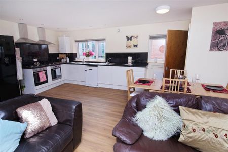 5 bedroom apartment to rent - Photo 2