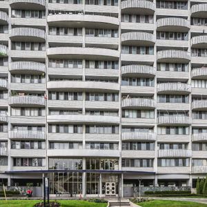 The Fontainebleau Apartments - Photo 2