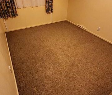 Spacious & refreshed 2 bedroom flat - Photo 4