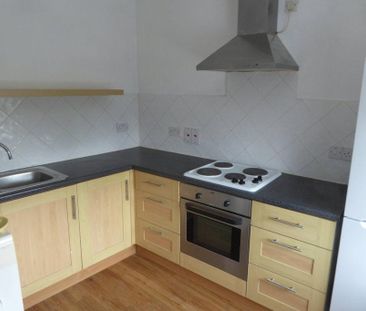 3 bedroom flat to rent - Photo 2