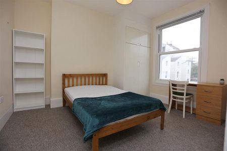 4 bedroom maisonette to rent - Photo 5