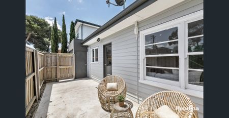 Timelessly Charming - Photo 2