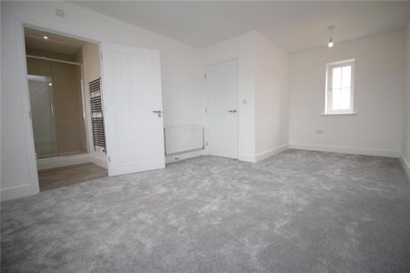 4 bedroom detached house to rent - Photo 2