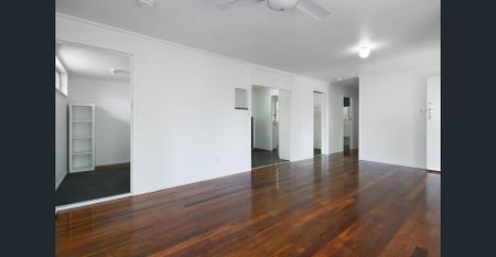 Lovely 3-Bedroom Home in Riverview – Ideal for Families or Professionals - Photo 2