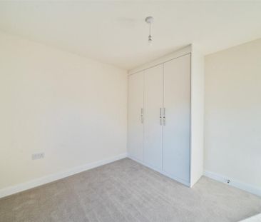 4 bedroom detached house to rent - Photo 4