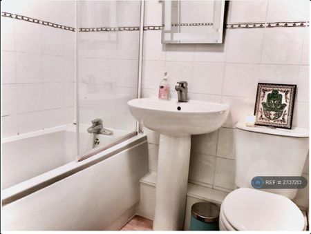 2 bedroom semi-detached house to rent - Photo 4