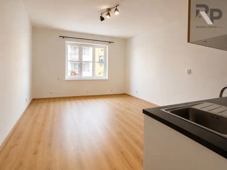 Pronájem elegantního bytu 1+kk v žádané lokalitě v Praze 6, Břevnov. - Photo 4