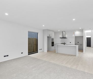 For rent is a luxurious, high-spec three-bedroom townhouse located ... - Photo 5