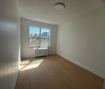 For Lease - 804A St Clair Avenue Unit# 101, Toronto, Ontario - Photo 2