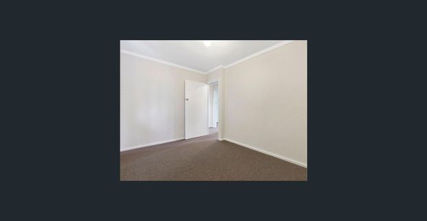 Comfortable living on a quiet street! - Photo 1