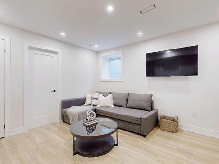 For Lease - 30 Struthers Street Unit# Lower Unit, Toronto, Ontario - Photo 3