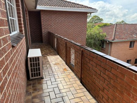 2 bedroom unit in ultra convenient location - Photo 5