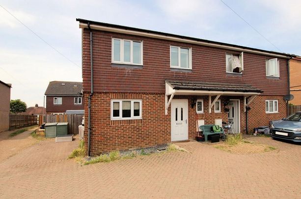 4 bedroom semi-detached house to rent - Photo 1