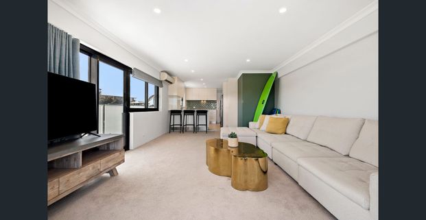 Beachfront living with spectacular coastal views - Photo 1