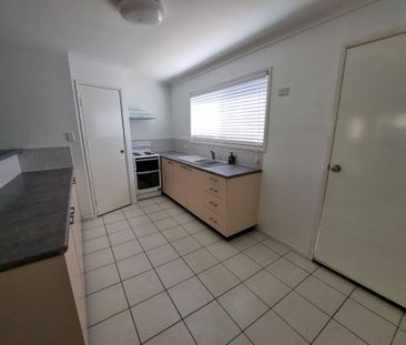 For Rent - Tidy and Spacious Two Bedroom Unit&period; - Photo 3