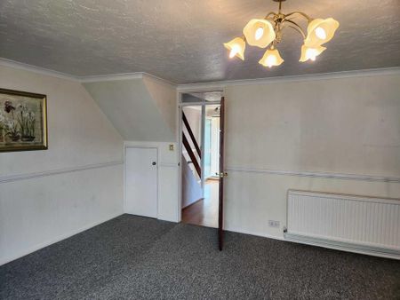 3 bedroom semi-detached house to rent - Photo 3