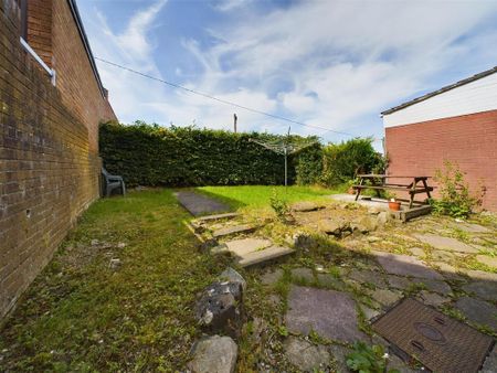 3 bedroom semi-detached house to rent - Photo 3