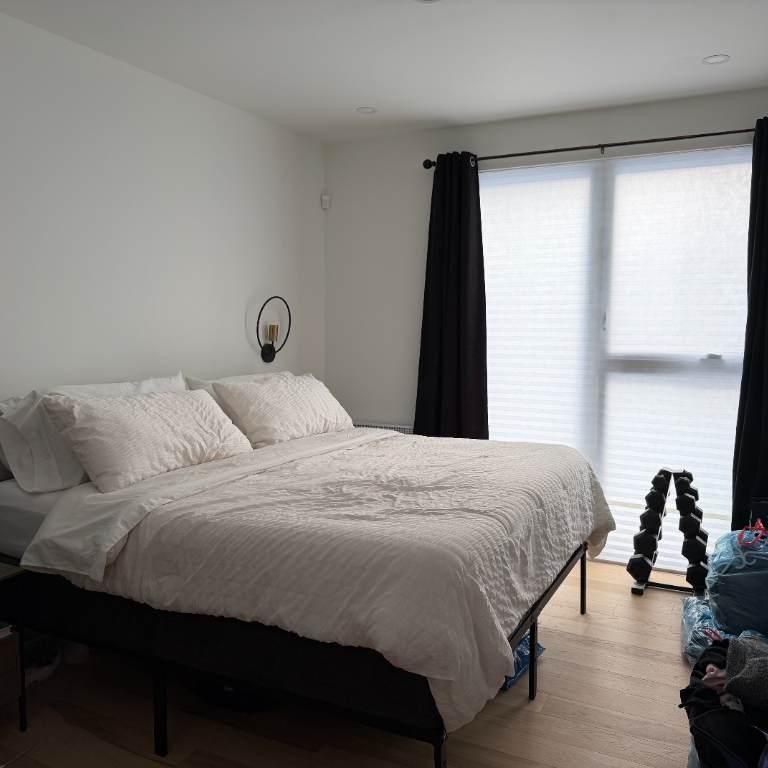 Très grand 3 chambres lumineux avec stationnement - Photo 1