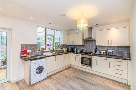 3 bedroom semi-detached house to rent - Photo 2