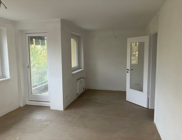 Großes Wohnzimmer und sonnige Loggia – Ihr perfektes Zuhause in Fallersleben - Photo 1