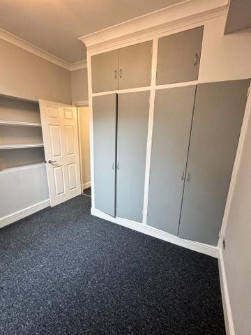 3 bedroom flat to rent - Photo 2