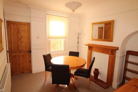 2 bedroom terraced house to rent - Photo 2