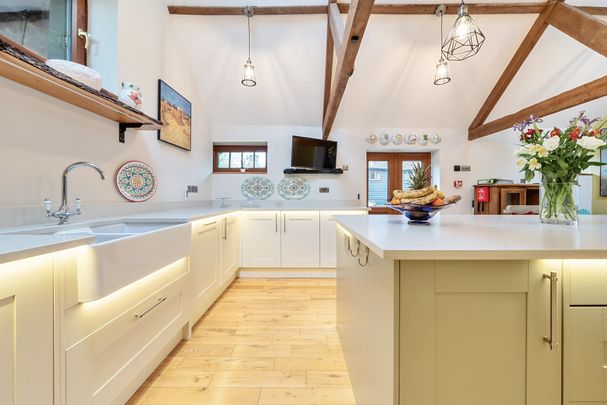 Kerves Lane, Horsham, RH13 maisonette to rent - Photo 1