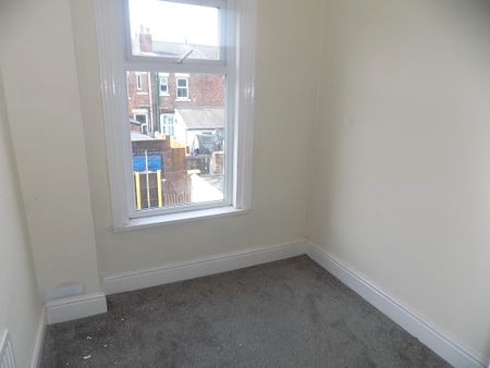 Broughton Avenue, Blackpool - Photo 3