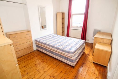 3 bedroom terraced house to rent - Photo 4