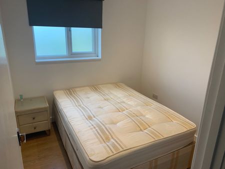 1 Bed Flat, Green Lanes, N13 - Photo 4