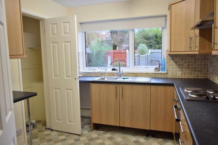 2 bedroom ground floor maisonette to rent - Photo 5