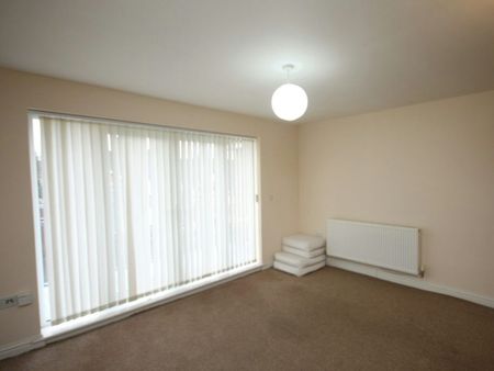 Flat to rent on - Photo 3