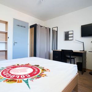 ST PIERRE LES DAMES Roommate 4 Bedrooms at Reims - Photo 3