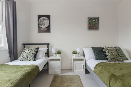 2 Bed Flat, Brent, NW10 - Photo 4