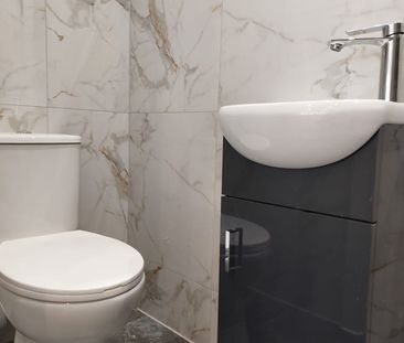 Studio Flat, Mitcham Lane, SW16 - Photo 2