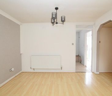 3 bedroom end of terrace house to rent - Photo 2